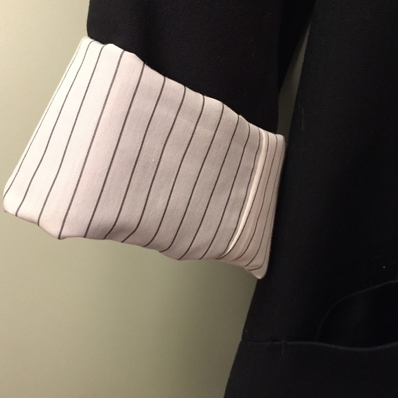 Blazer - Picture 4 of 4