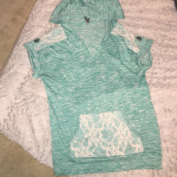 Bundle and save💕 sweatshirt and top 💗💞💕