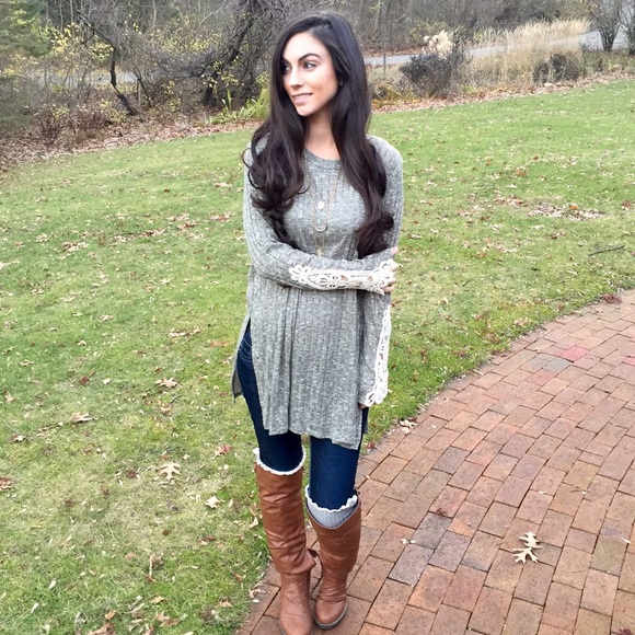 SALE!  S-L Top w/ Lace Accent - Picture 2 of 4