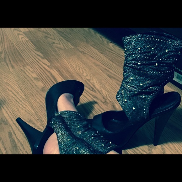 BCBGeneration black ombre studded peep toe booties - Picture 3 of 4