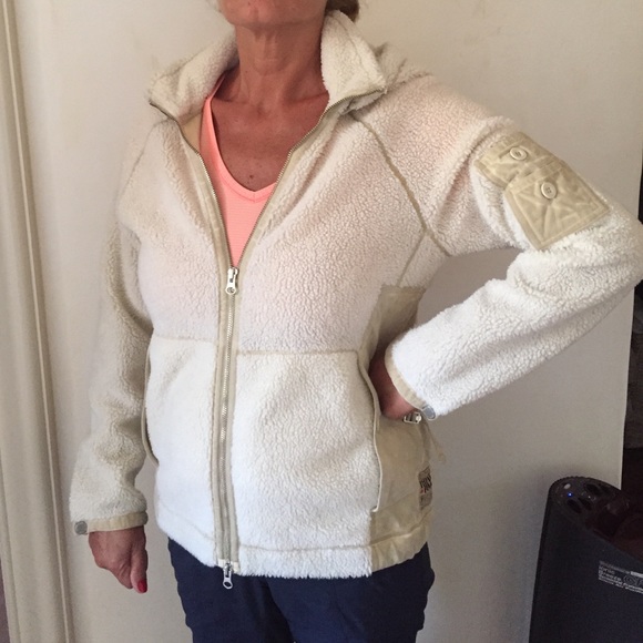 All natural fleece hoodie with cool details