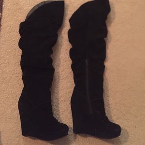✨SOLD✨ Black wedge boots