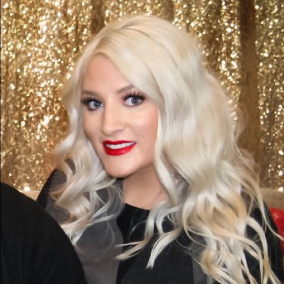 Meet your Posher, Julie - Picture 1 of 1