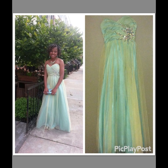 Fancy Gown - Picture 1 of 1