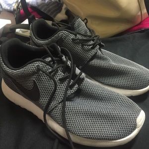 Nike roshes