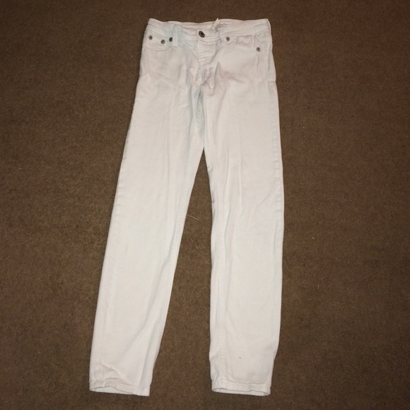 White skinny jeans