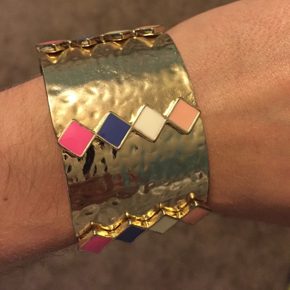 Gold elastic bracelet with colorful accents