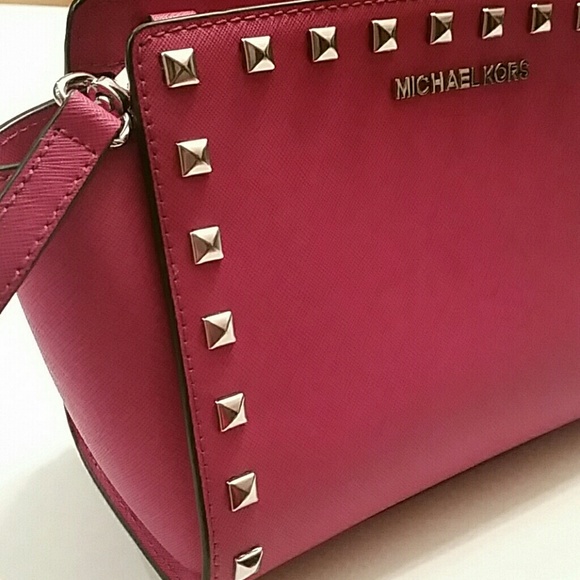 Michael Kors Handbags - *SOLD* Michael Kors Small Fuschia Messenger