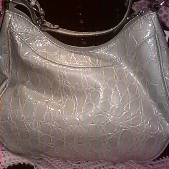 Handbag - Picture 2 of 3