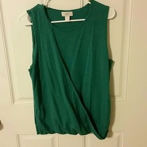 *sale* Green scoopneck sleeveless top