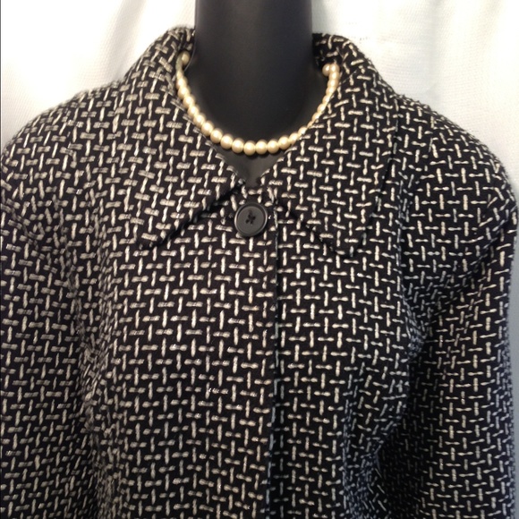 Black and White Geometric Fully Lined Jacket.