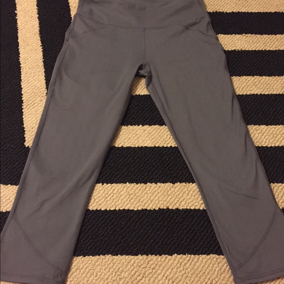 Fabletics yoga capris size XS