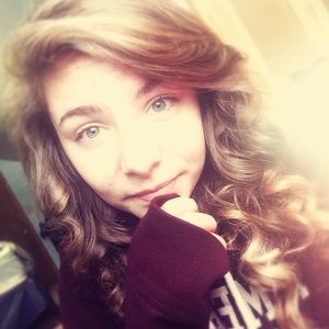 Meet your Posher, Claudia