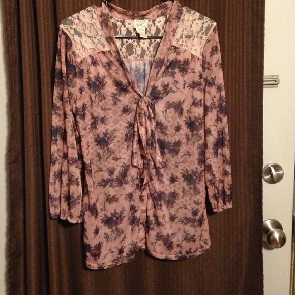Beautiful blouse- size L