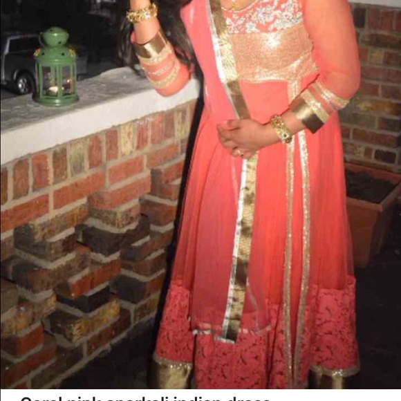 Pretty in pretty Indian gown. - Picture 3 of 10