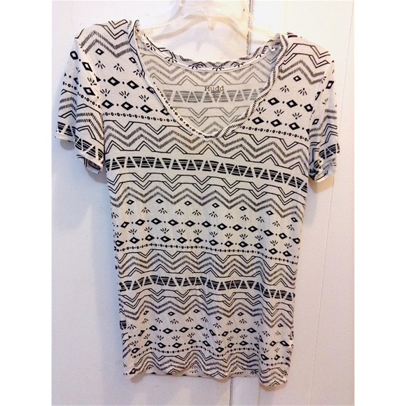 Mudd - Size Small Egret Geo Stripes Basic V-Neck - Picture 2 of 4