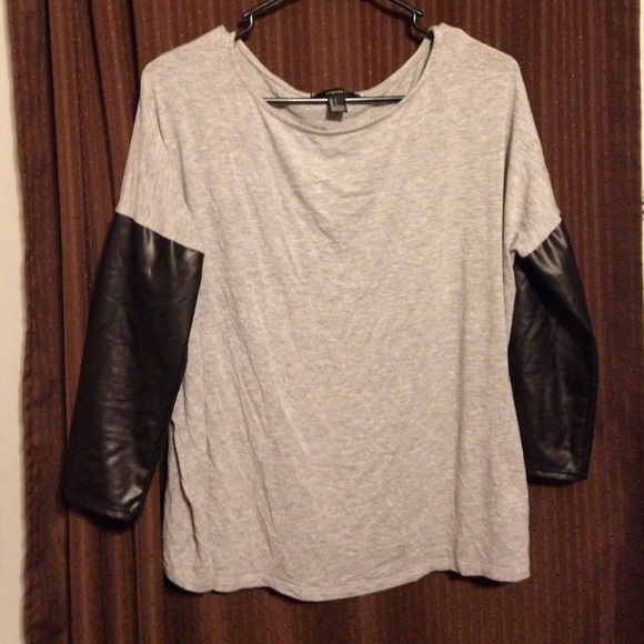 F21 Grey top w/ pleather sleeves! Size L