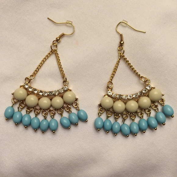 STUNNING BOUTIQUE STATEMENT EARRINGS