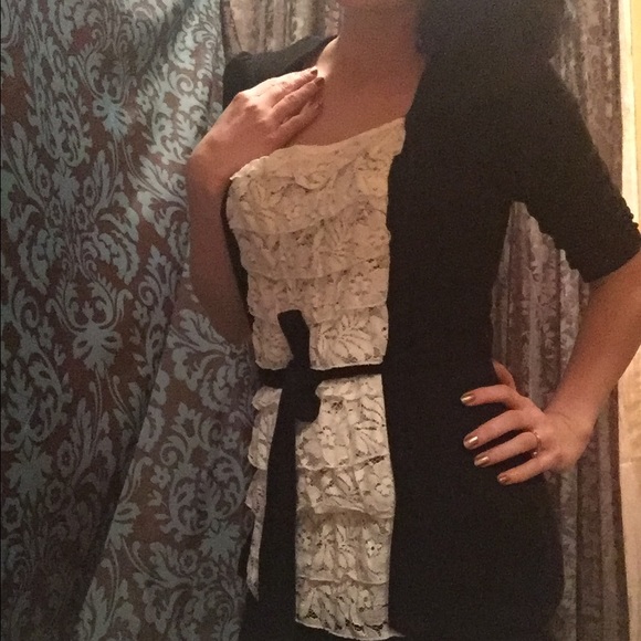 SOLD Ruffle built-in shirt - Picture 2 of 3