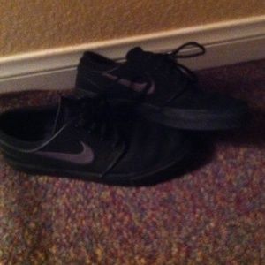 Black Stefan Janoski