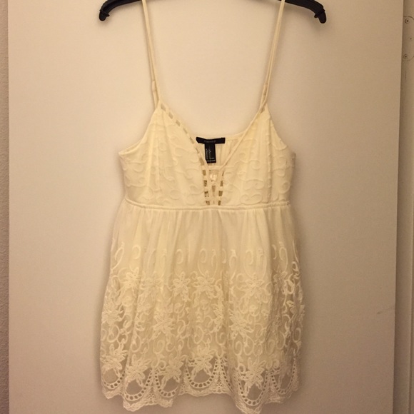 Forever 21 Tops - 🔴SALE🔴 Forever 21 Embroidered Cami