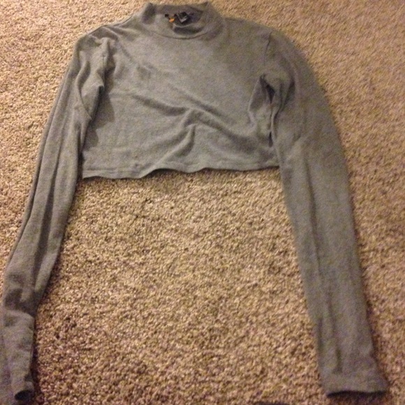 Crop top - Picture 2 of 3