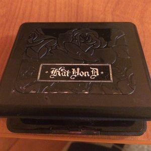 Kat Von D Blush. Shade: Fard a Joues
