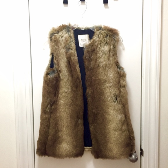 Zara Jackets & Blazers - Zara Trafaluc Faux Fur Vest