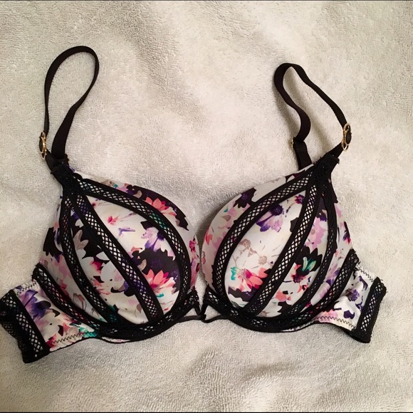 VS Add 2 cups Daisy w/ fishnet binding