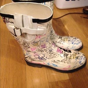 Graffiti Rainboots