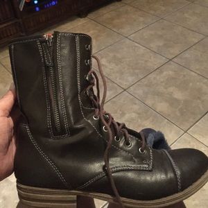 Combat boots