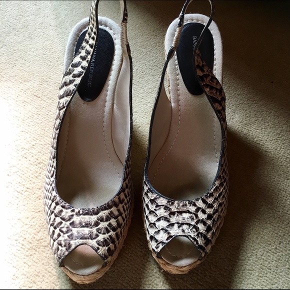 Banana republic printed wedges