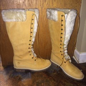 NEW never worn Women's Timberland Lace fur boots!