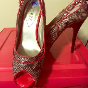 Guess pumps