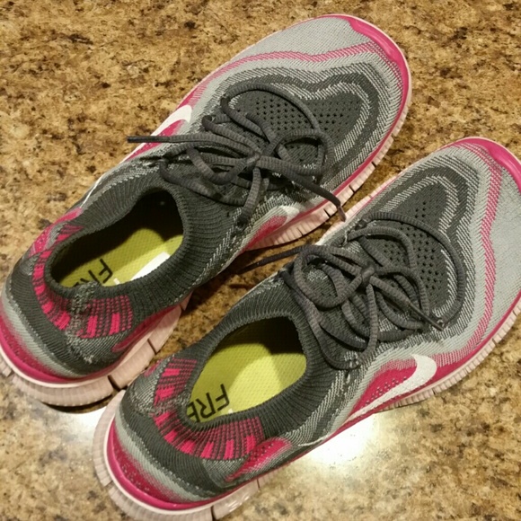 Nike Shoes - Nike Flyknit