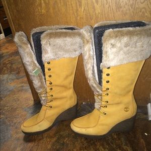 New never worn women's timberland fur wedge boots!