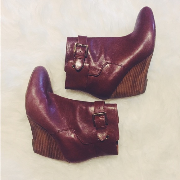 NINE WEST zapper ankle boot wedge.