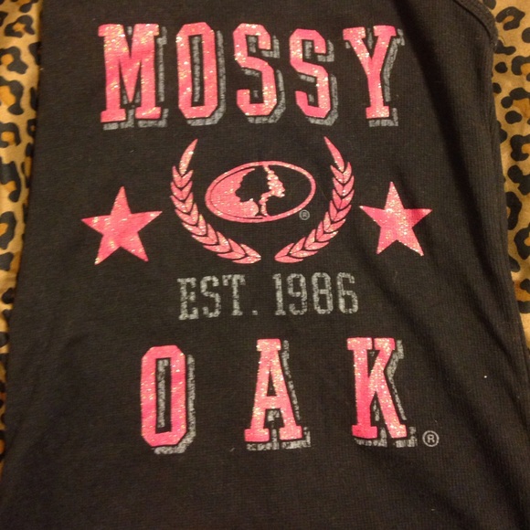 A tank top - Picture 2 of 3