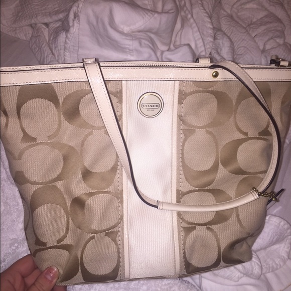 Authentic Coach Purse, in great condition!