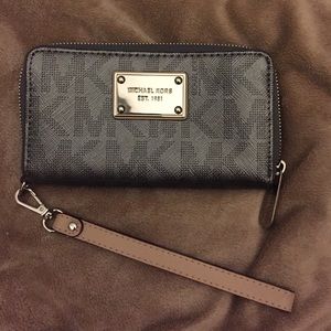 Michael Kors wristlet