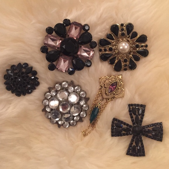 Collection of 6 Broaches