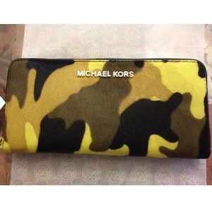 MICHAEL KORS BIG WALLET CAMOUFLAGE
