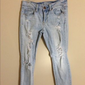Ripped/distressed light straight leg jeans