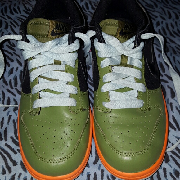 Nike tennis shoes