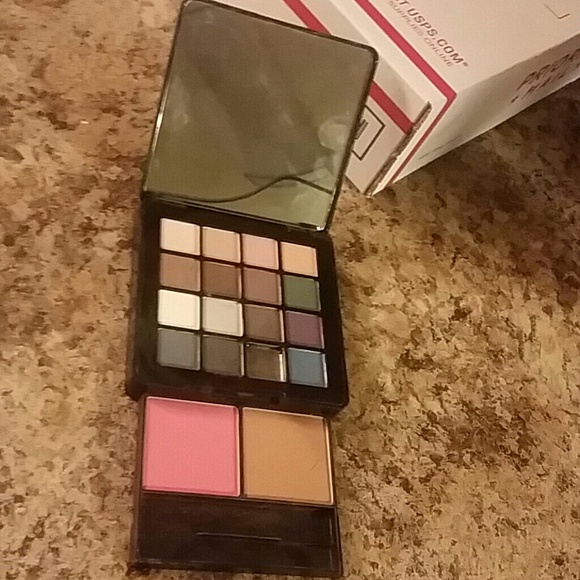 Victoria secrets compact