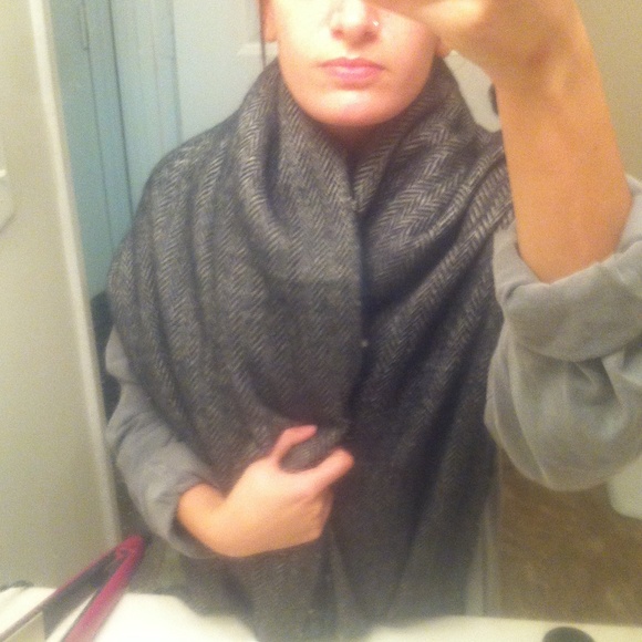 Reversible blanket scarf - Picture 2 of 2