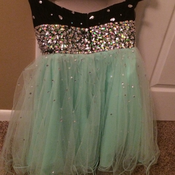Homecoming/ prom dress - Picture 2 of 2