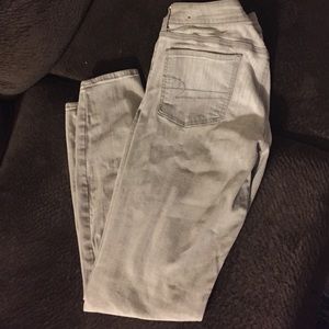 Very light gray American eagle jegging