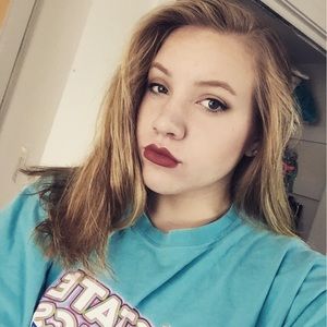 Meet your Posher, Chloe