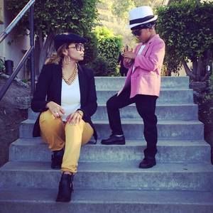 Meet your Posher, Corina